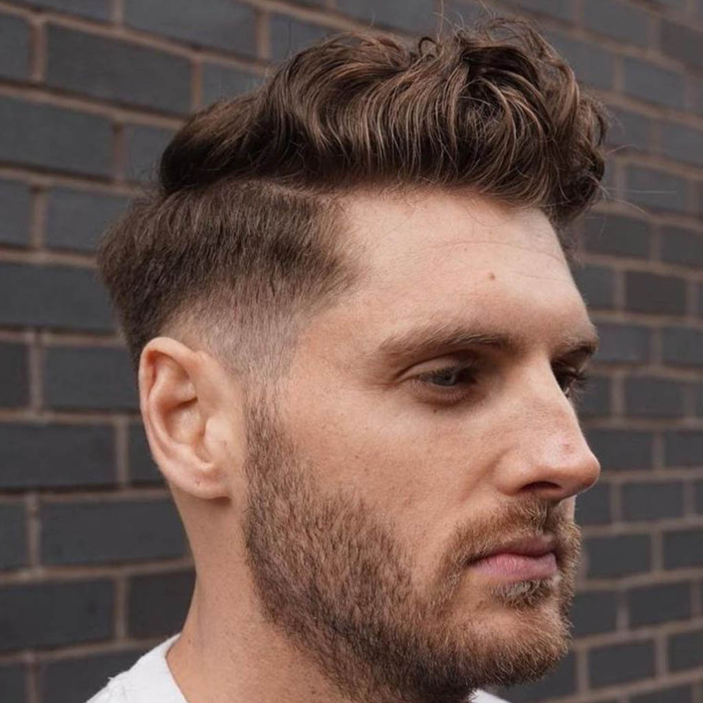Pompadour hairstyle with wavy, voluminous fluff.